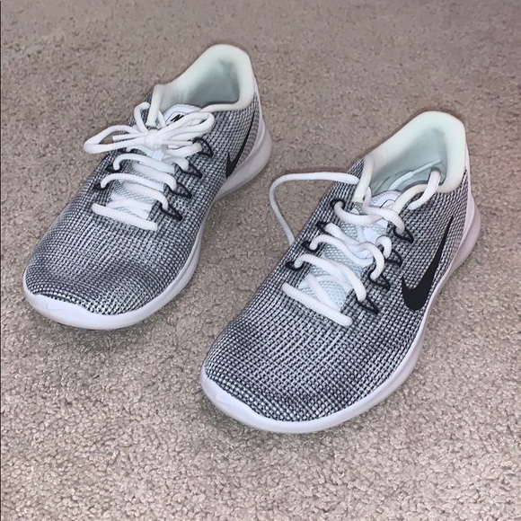 Women’s Nike Flex Rotation Shoes - Picture 2 of 6